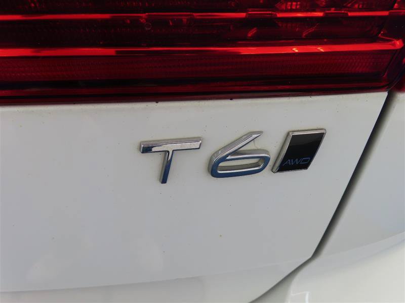 Used 2020 Volvo XC60 T6 Momentum w/ Protection Package Premier AWD/4WD image 14