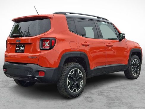 Used 2017 Jeep Renegade Trailhawk w/ Premium Trailhawk Package AWD/4WD image 4