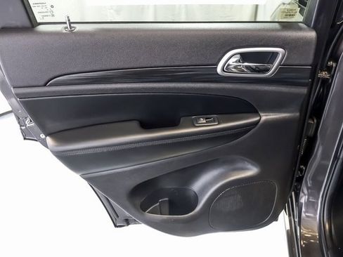 Used 2020 Jeep Grand Cherokee Altitude image 28