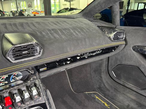 Used 2018 Lamborghini Huracan Performante image 28