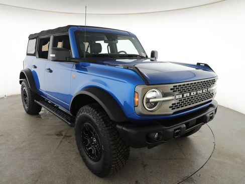 Used 2022 Ford Bronco Badlands image 3