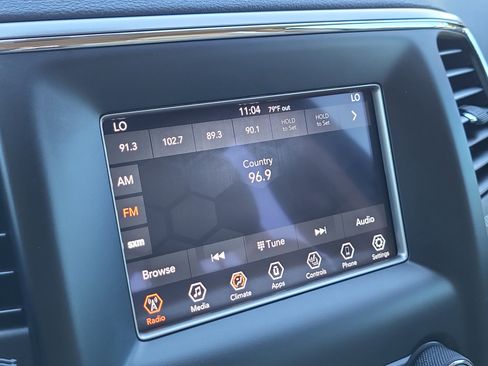 Used 2018 Jeep Grand Cherokee Limited image 21