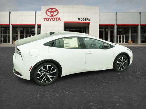 New 2026 Toyota Prius Plug-In Hybrid image 8