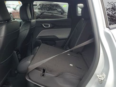 Certified 2024 Jeep Compass Latitude image 20