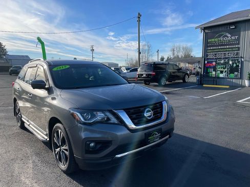 Used 2019 Nissan Pathfinder Platinum AWD/4WD image 2