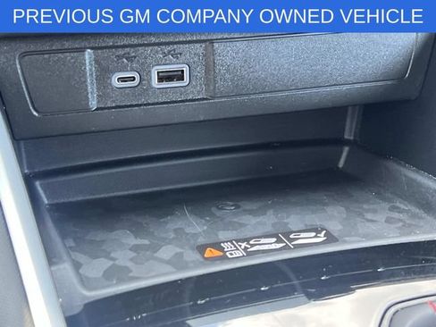 Used 2025 Chevrolet Colorado Z71 w/ Technology Package AWD/4WD image 21
