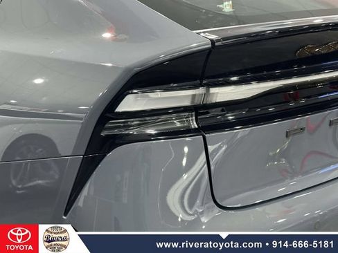 Used 2024 Toyota Prius Prime FWD image 12