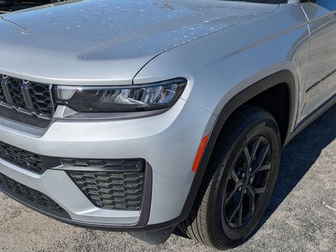 New 2026 Jeep Grand Cherokee Altitude RWD image 9