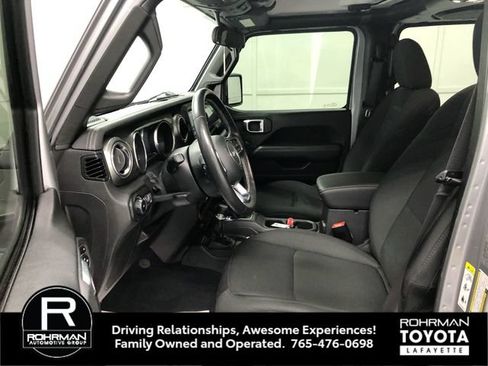 Used 2019 Jeep Wrangler Unlimited Sahara w/ LED Lighting Group AWD/4WD image 12