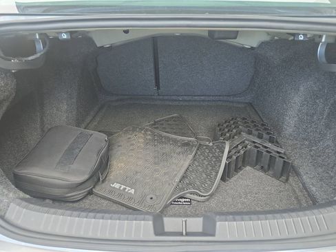 Used 2019 Volkswagen Jetta R-Line w/ R-Line Cold Weather Package image 17