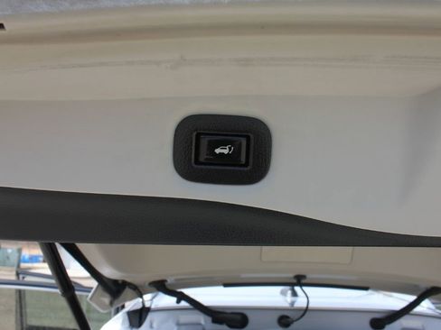 Used 2015 Nissan Rogue SV w/ SV Premium Package image 44