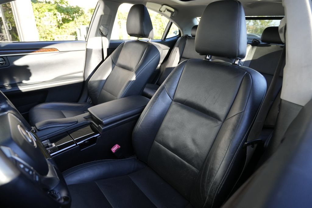 Used 2015 Lexus ES 350 w/ Ultra Luxury Package FWD image 22