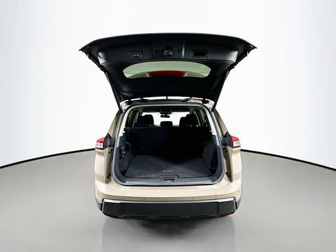 Used 2025 Nissan Rogue SV AWD/4WD image 33