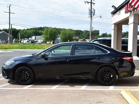 Used 2016 Toyota Camry SE FWD image 3