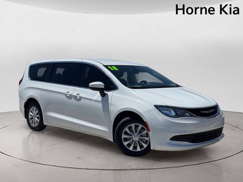 Used 2018 Chrysler Pacifica LX w/ Tire & Wheel Group image 2