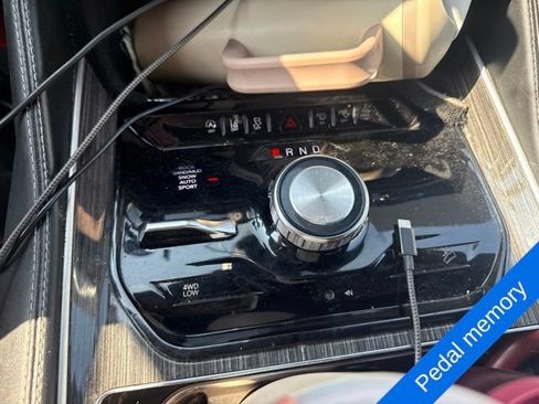 Used 2022 Jeep Wagoneer Series III w/ Convenience Group I AWD/4WD image 14