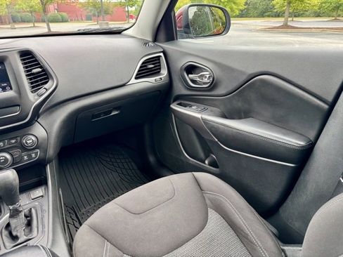 Used 2019 Jeep Cherokee Latitude w/ Popular Appearance Group image 26