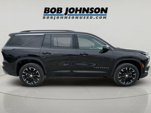 Used 2025 Chevrolet Traverse LT w/ Sun and Wheel Package AWD/4WD image 2