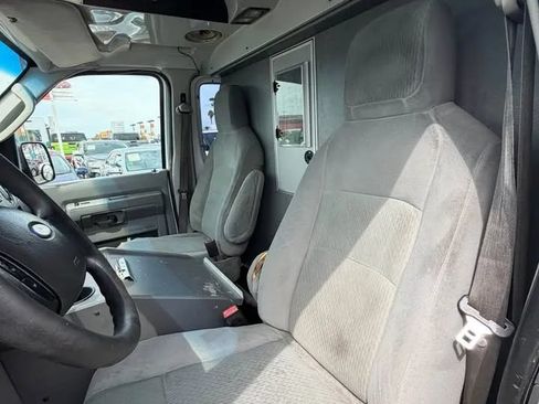 Used 2009 Ford E-350 and Econoline 350 Extended Super Duty RWD image 7