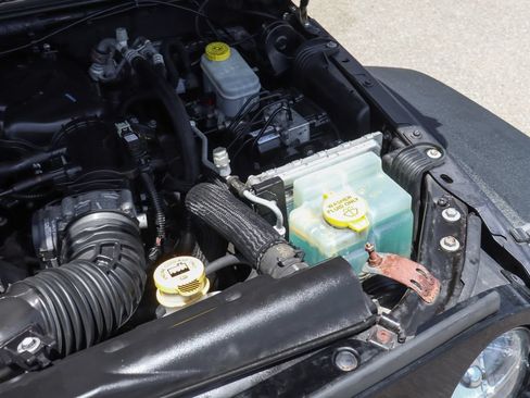 Used 2018 Jeep Wrangler Sport AWD/4WD image 16
