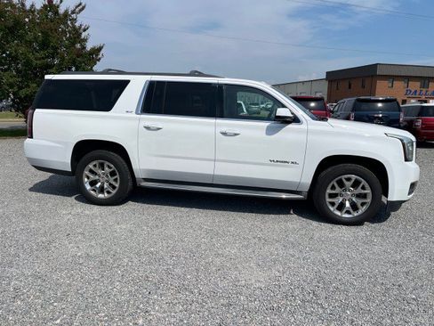 Used 2015 GMC Yukon XL SLT w/ Open Road Package AWD/4WD image 3