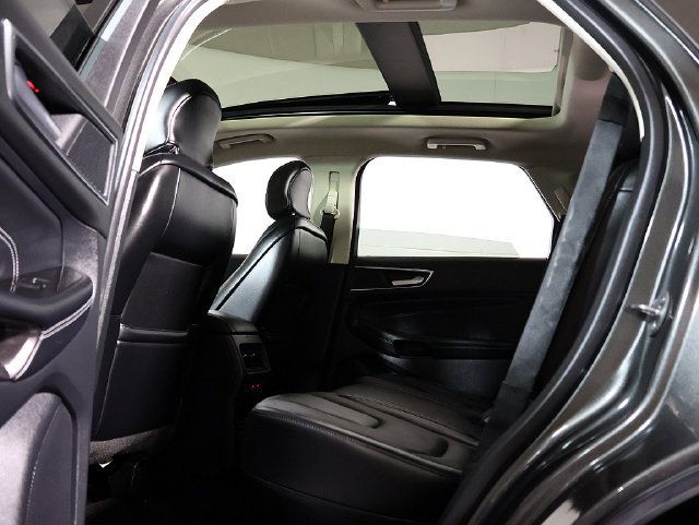 Used 2018 Ford Edge Titanium w/ Equipment Group 302A AWD/4WD image 14