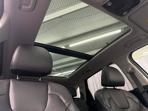 Certified 2024 Kia Sorento S w/ Panoramic Sunroof Package FWD image 33
