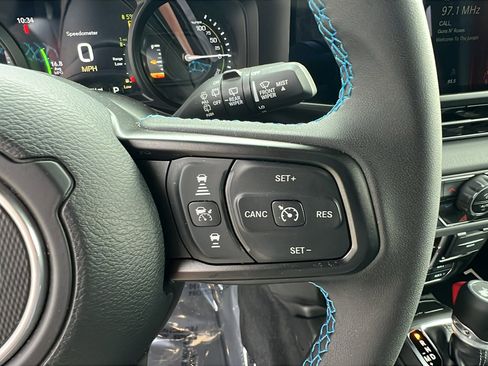 Used 2025 Jeep Wrangler Unlimited Rubicon 4xe image 28