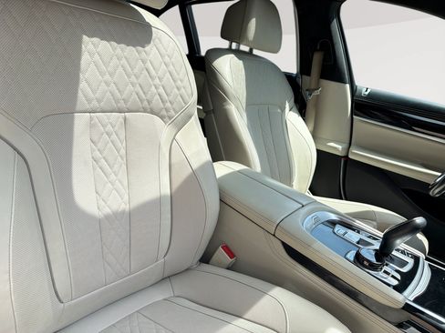 Used 2018 BMW 750i RWD image 24