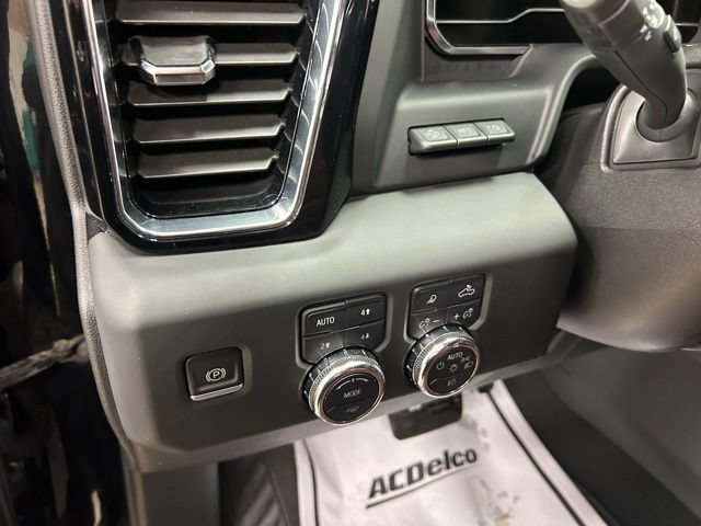Used 2024 GMC Sierra 3500 Denali Ultimate AWD/4WD image 17