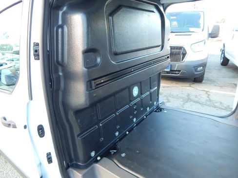 Used 2023 Ford Transit Connect XLT image 4