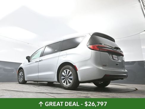 Used 2024 Chrysler Pacifica Select FWD image 58