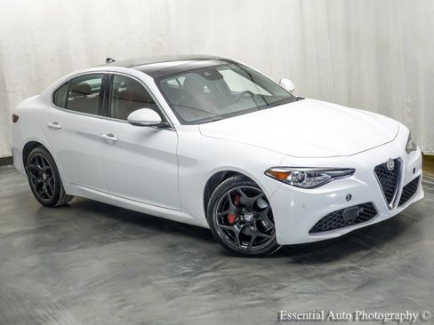 Used 2020 Alfa Romeo Giulia Ti w/ Active Blind Spot Package image 4