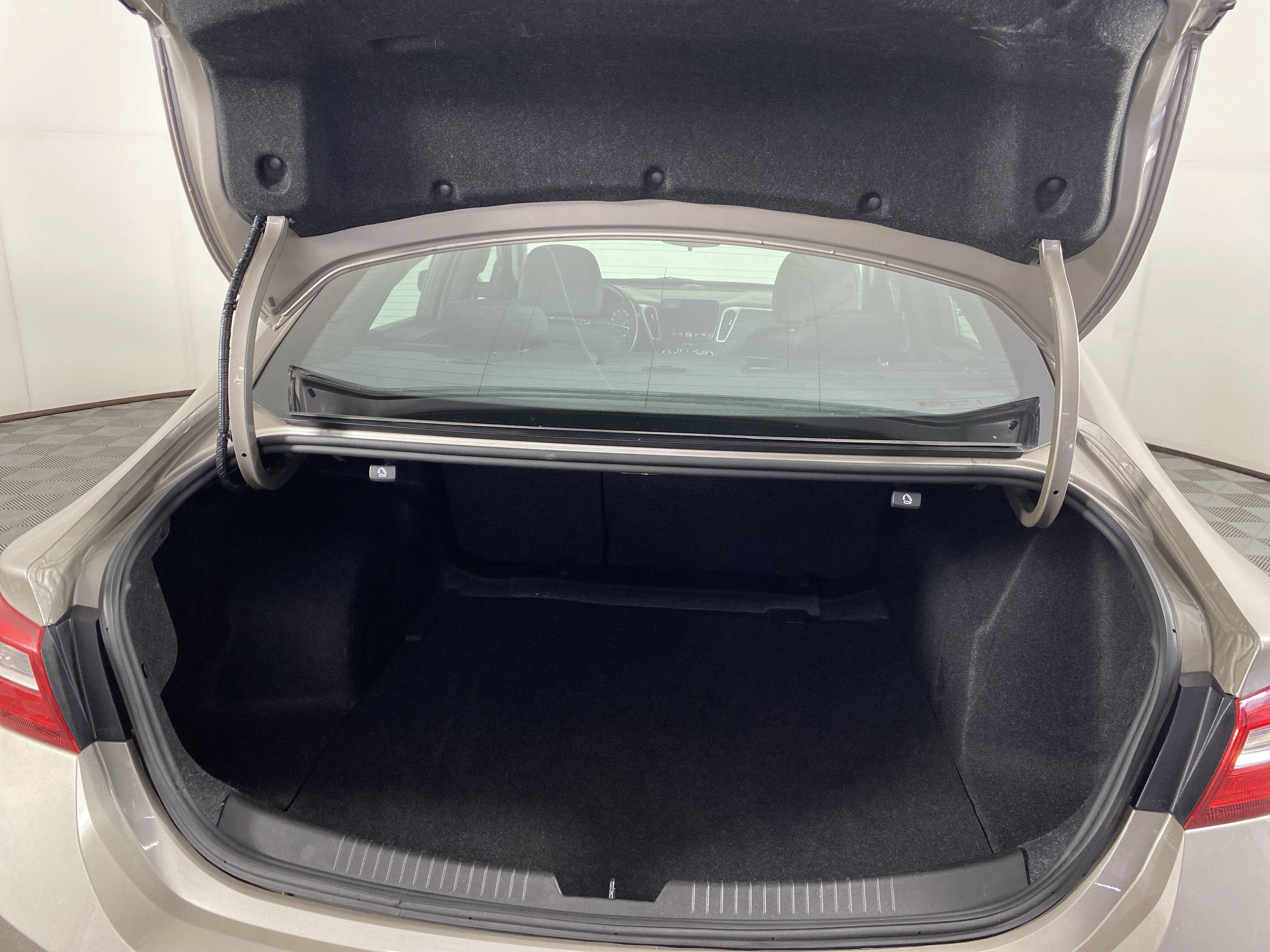 Used 2025 Chevrolet Malibu LT FWD image 32
