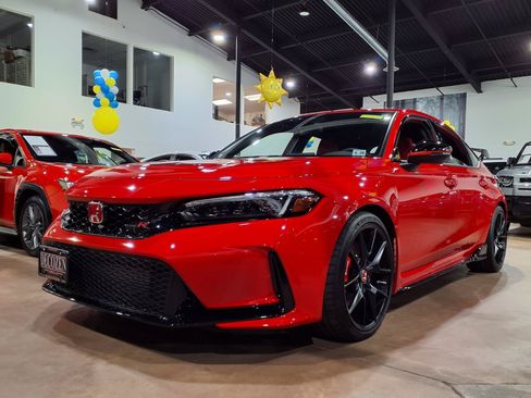 Used 2024 Honda Civic Type R image 3