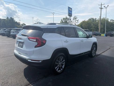 Used 2024 GMC Terrain SLT AWD/4WD image 10
