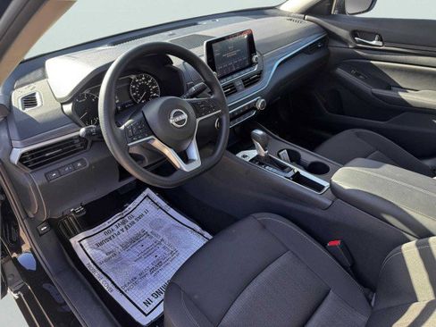 Used 2025 Nissan Altima 2.5 SV image 13