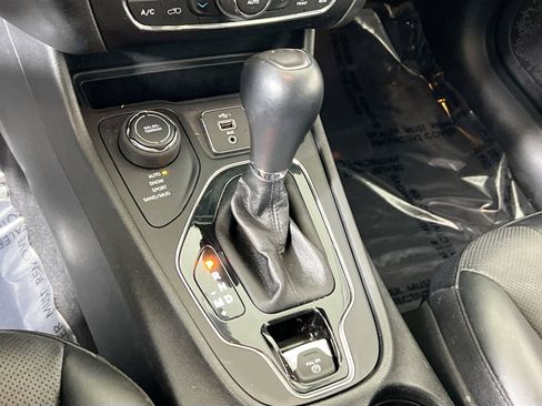 Used 2022 Jeep Cherokee Limited image 16