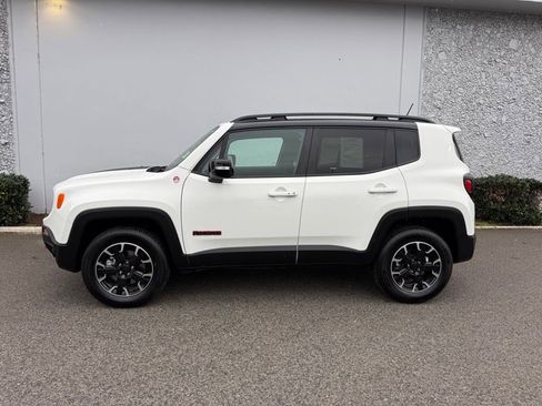 Used 2023 Jeep Renegade Trailhawk image 2