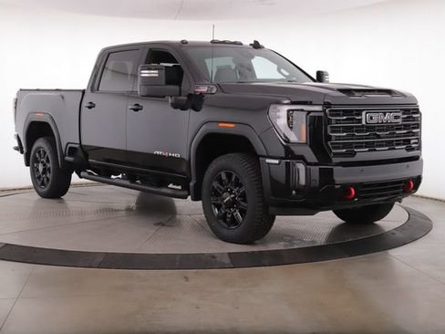 Used 2024 GMC Sierra 2500 AT4 w/ Technology Package AWD/4WD image 2