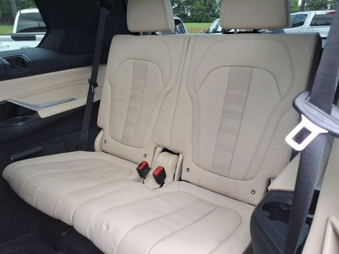 Used 2022 BMW X7 xDrive40i w/ Premium Package AWD/4WD image 10