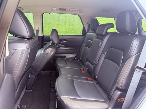 Used 2024 Nissan Pathfinder SL AWD/4WD image 25