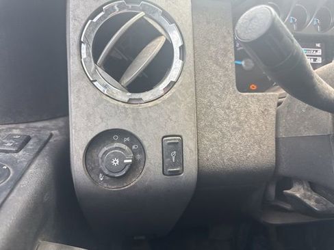 Used 2011 Ford F350 Lariat w/ Lariat Interior Pkg image 9