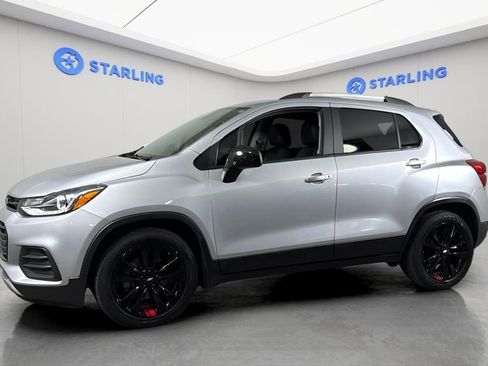 Certified 2022 Chevrolet Trax LT w/ Redline Edition FWD image 2