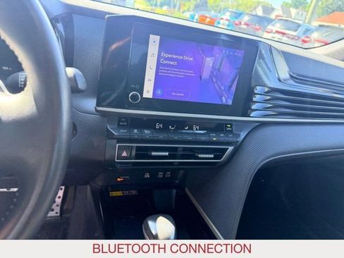 Used 2025 Toyota Camry SE FWD image 13