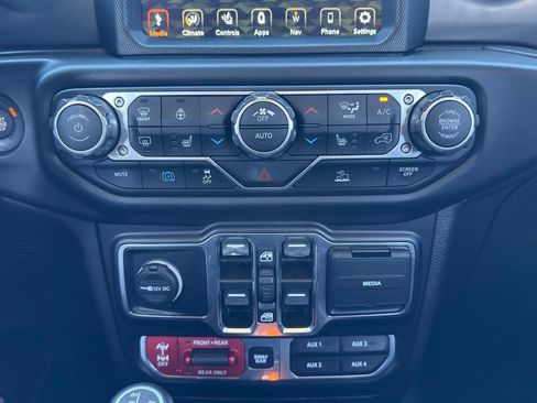 Used 2022 Jeep Wrangler Unlimited Rubicon 4xe w/ Cold Weather Group AWD/4WD image 29