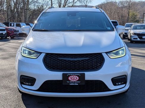 Used 2022 Chrysler Pacifica Touring-L w/ S Appearance Package image 9