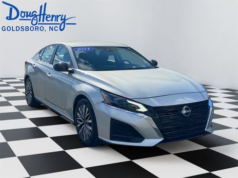 Used 2024 Nissan Altima 2.5 SV image 7