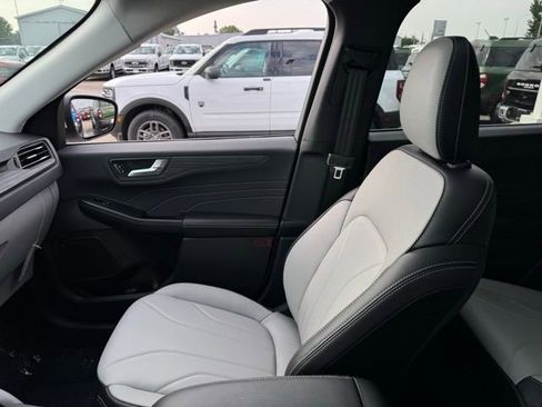 New 2025 Ford Escape SE w/ PHEV Premium Package image 13