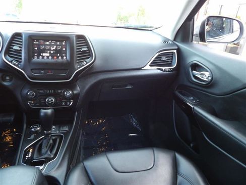 Used 2019 Jeep Cherokee Latitude Plus image 13